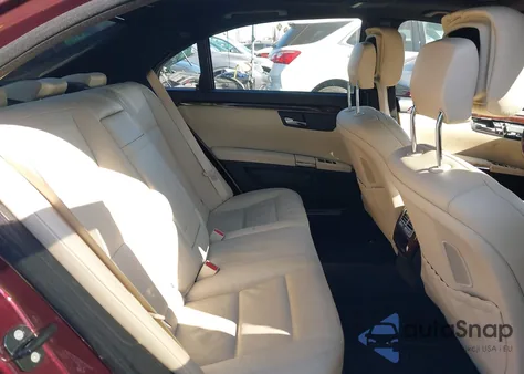 2011 Mercedes-Benz S 550 z USA, uszkodzony, nr VIN WDDNG7BB4BA390743